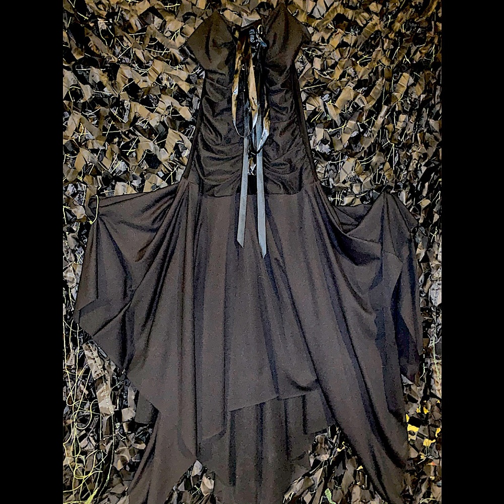 Vintage Layered Gothic Gown w Corset tie and ruched sides 🖤